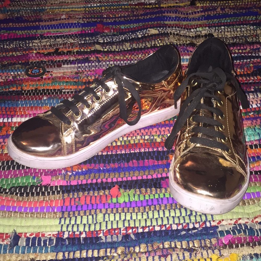 Tenis reflectantes dorados